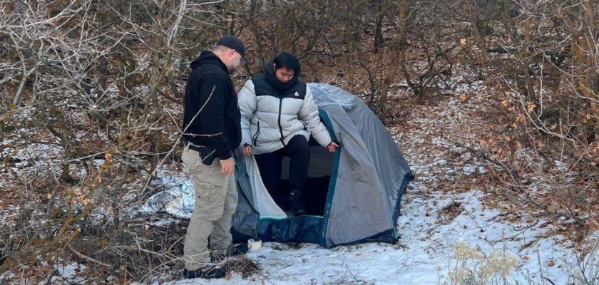 Răpire cibernetică: un tânăr a fost dus să îngheţe în pădure, în timp ce părinţii erau şantajaţi