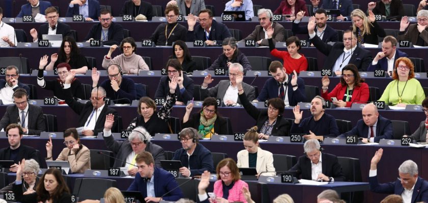 Rezoluție adoptată de Parlamentul European: UE trebuie să sprijine Ucraina cu tot ce are nevoie pentru a câștiga războiul cu Rusia