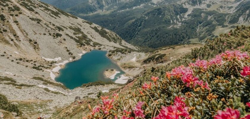 Motivul pentru care scăldatul în lacurile glaciare din Munții Retezat este interzis FOTO