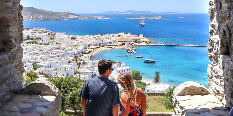 Veste rea pentru turiștii români: Vor trebui să plătească o taxă pentru a vizita Mykonos și Santorini