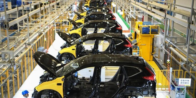 Concurență puternică în industria auto din România