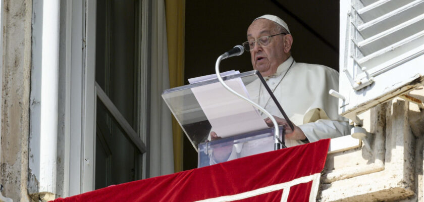 Papa Francisc face apel la o „încetare imediată a focului” în Orientul Mijlociu: „În esență sunt civili nevinovați”