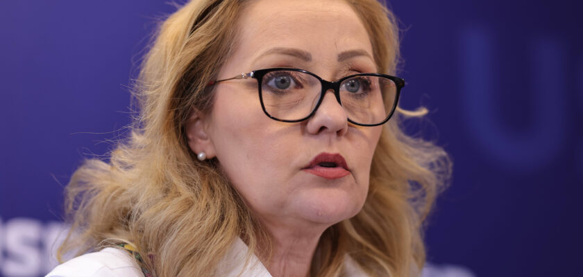 Elena Lasconi o îndeamnă pe Clotilde Armand „să-și dea demisia și să se ducă să facă voluntariat pentru Nicușor Dan”: „E îndreptățită, că acuma e șomeră, să fie supărată”